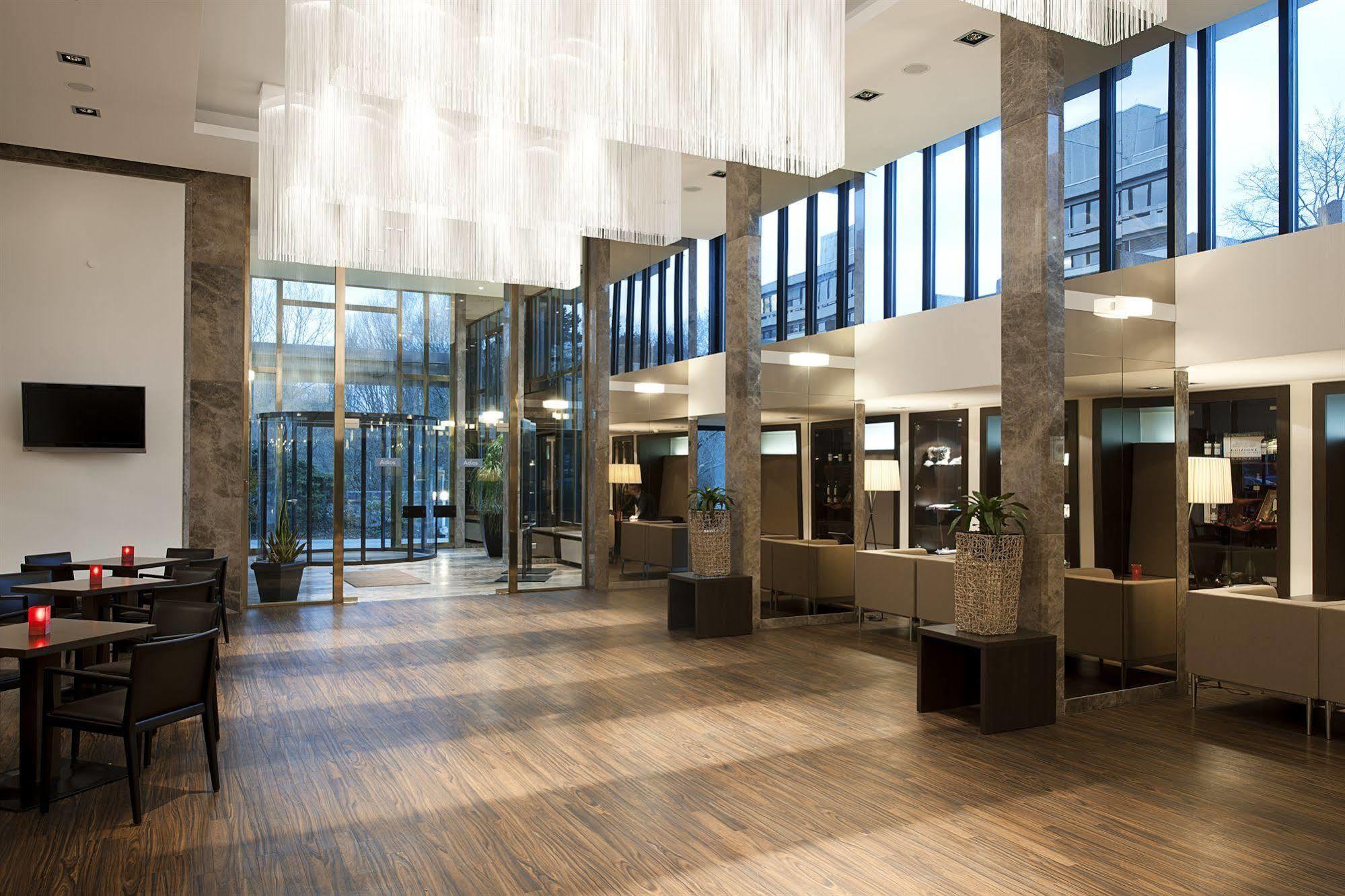 Nh Wiesbaden Bagian luar foto
