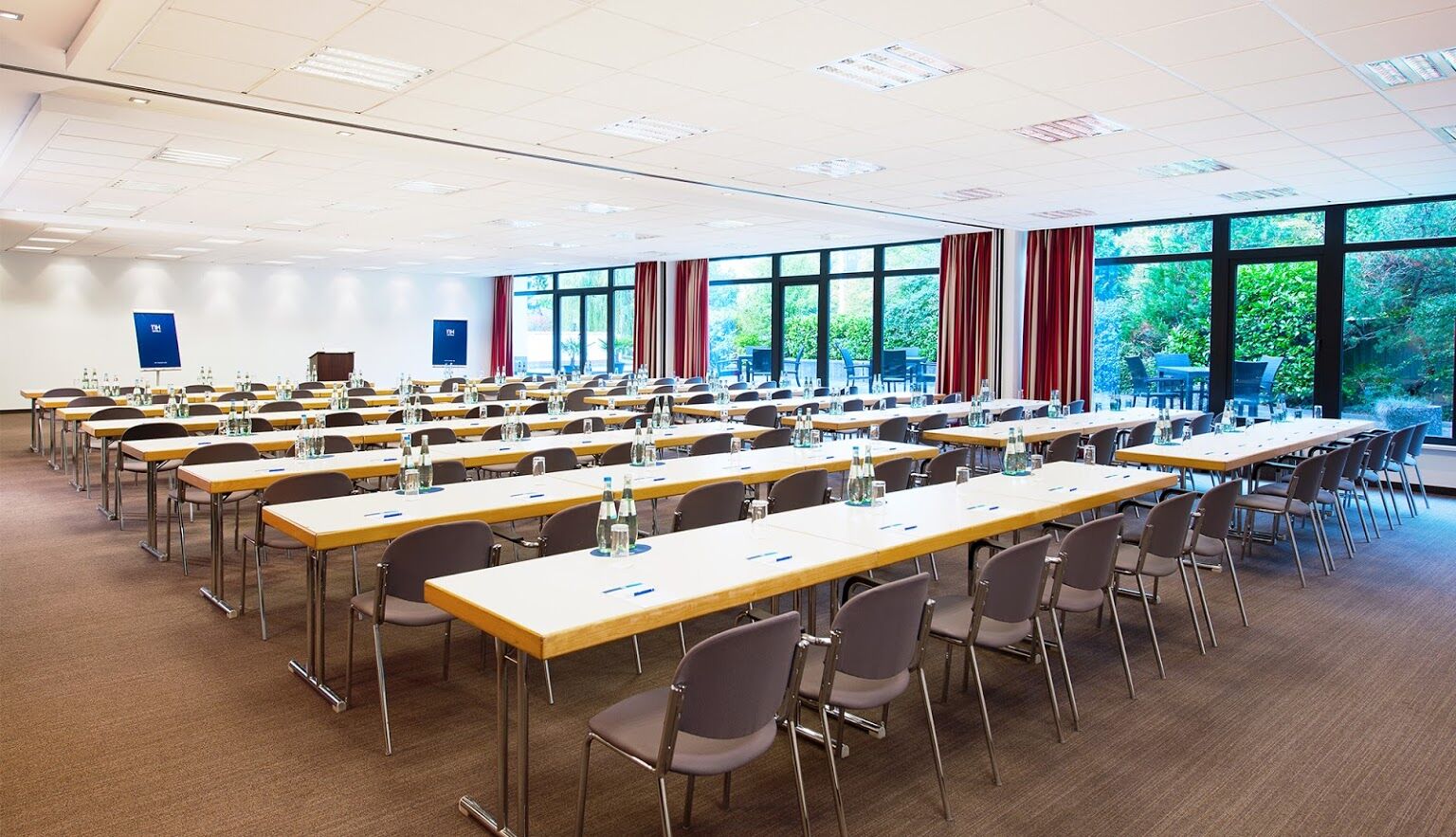 Nh Wiesbaden Bagian luar foto
